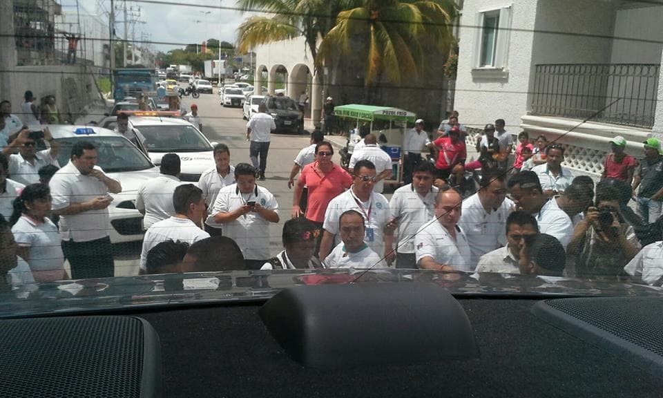 No era UBER el conductor agredido por taxistas en Playa del Carmen