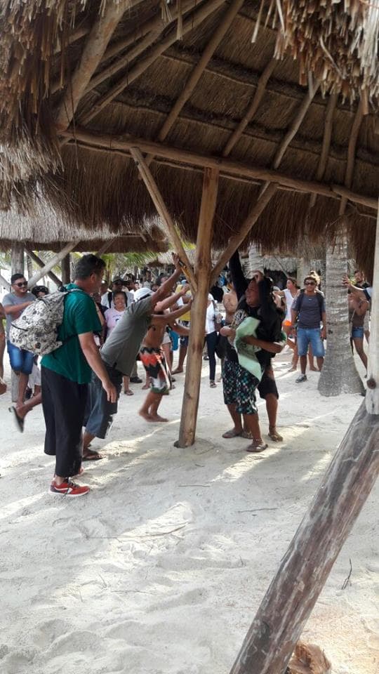 "Arde" Akumal; radicales causan destrozos en hotel