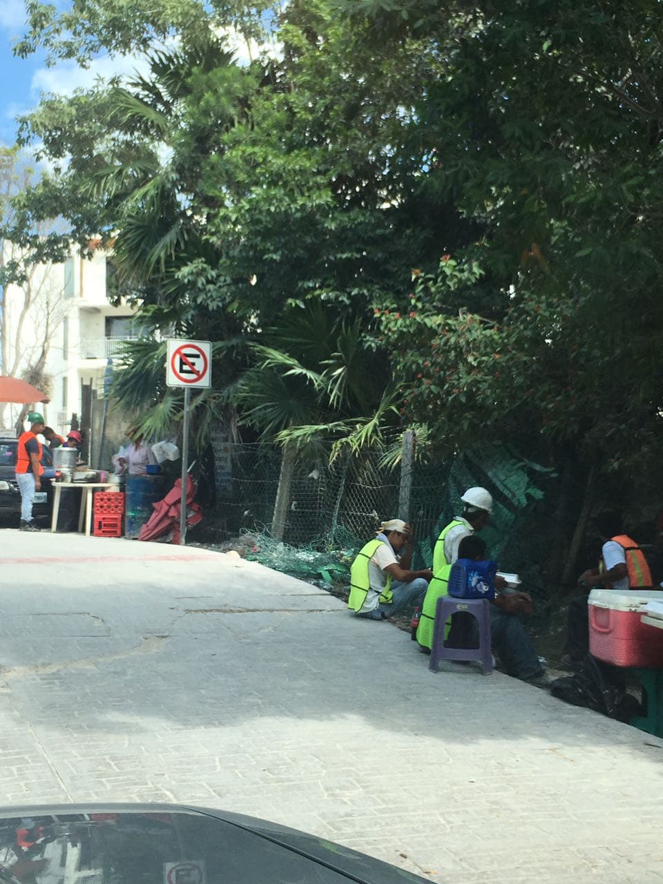 Basura y tráfico vial provoca hotel H10 Montecarlo