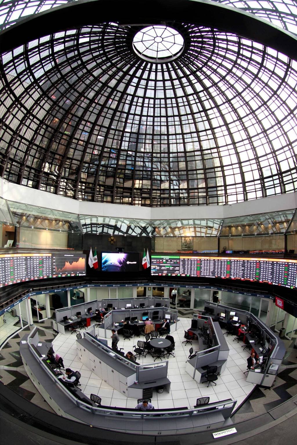 'Respira' Bolsa de Valores; gana 0.3 %