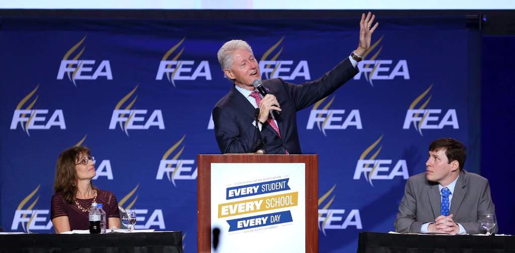 Se sube Bill Clinton al autobús en Florida para conseguir votos para Hillary