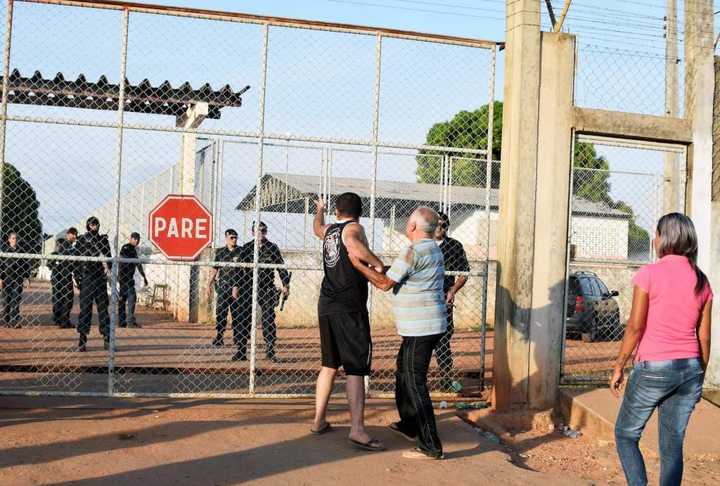 Motín en penal brasileño deja 10 presos muertos