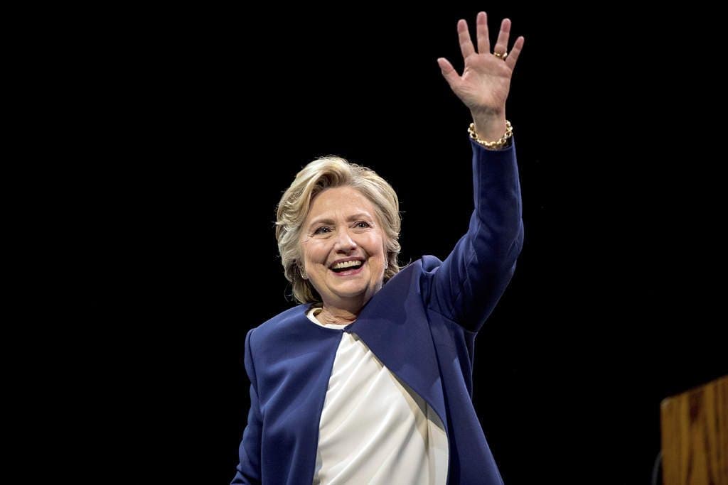 Mantiene Clinton ventaja de 50 puntos sobre Trump entre hispanos