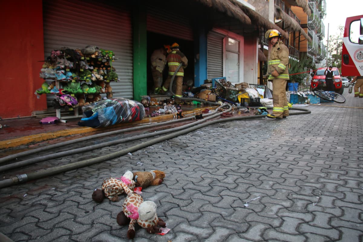 Incendio en La Quinta hizo de una tienda de artesanías un horno.
