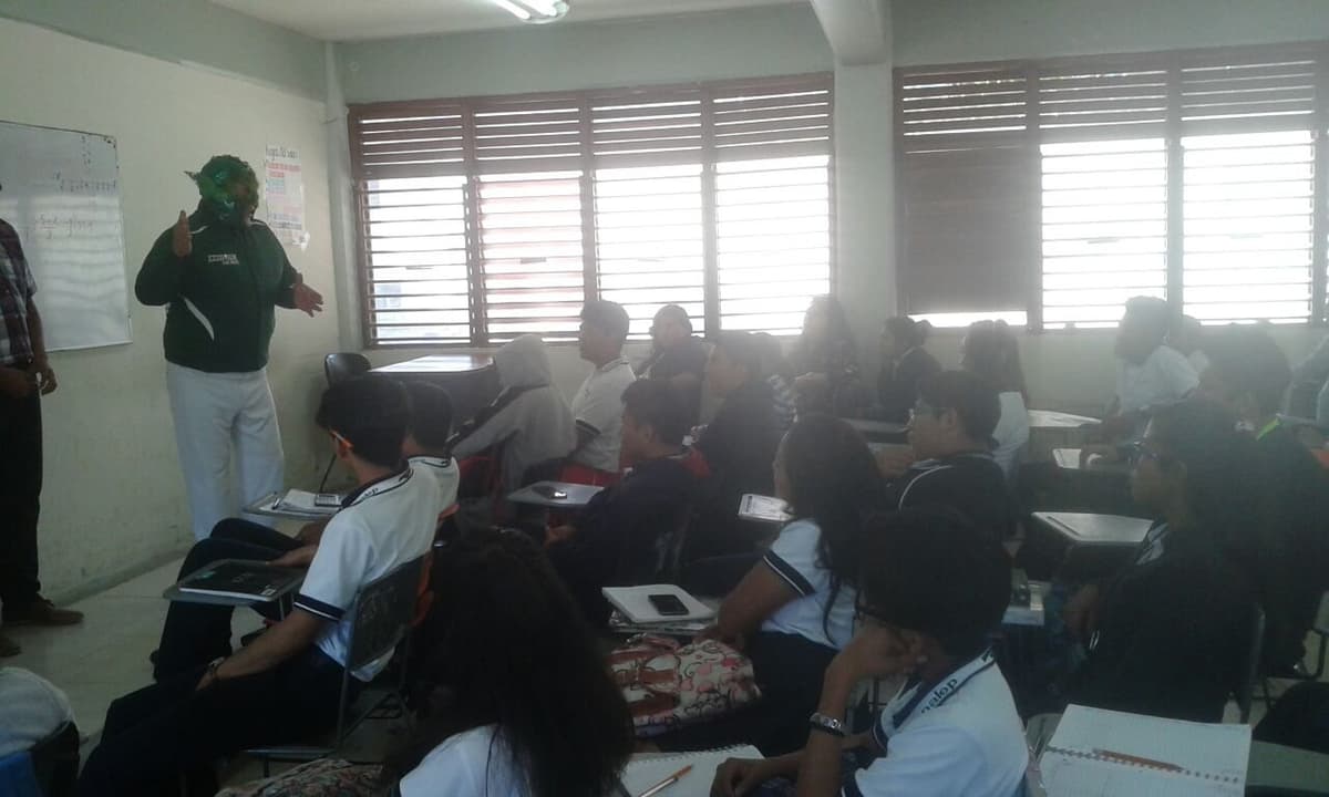 Previo a la COP13, Ecoman da pláticas a jóvenes y niños