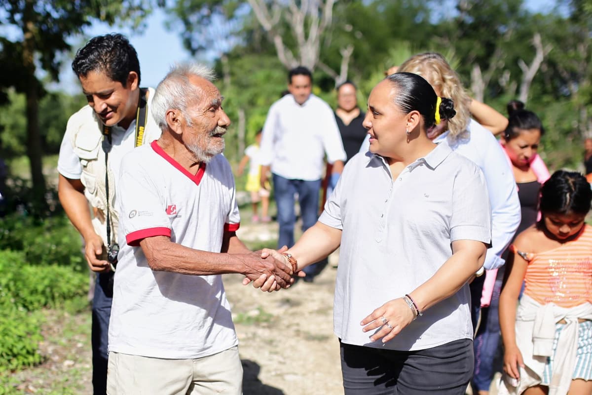 ATIENDE CRISTINA TORRES NECESIDADES DE POBLADORES EN NUEVO NOH BEC Y JACINTO CANEK