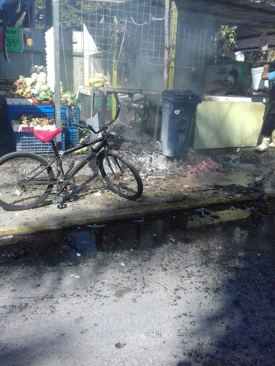 Explota puesto ambulante de cohetes en Playa del Carmen