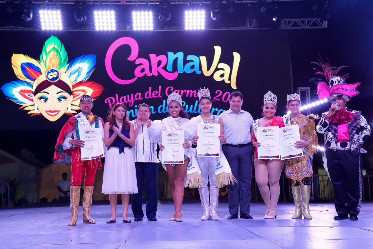 Coronan a los Reyes del Carnaval de Playa del Carmen 2017 "Unión de Culturas"