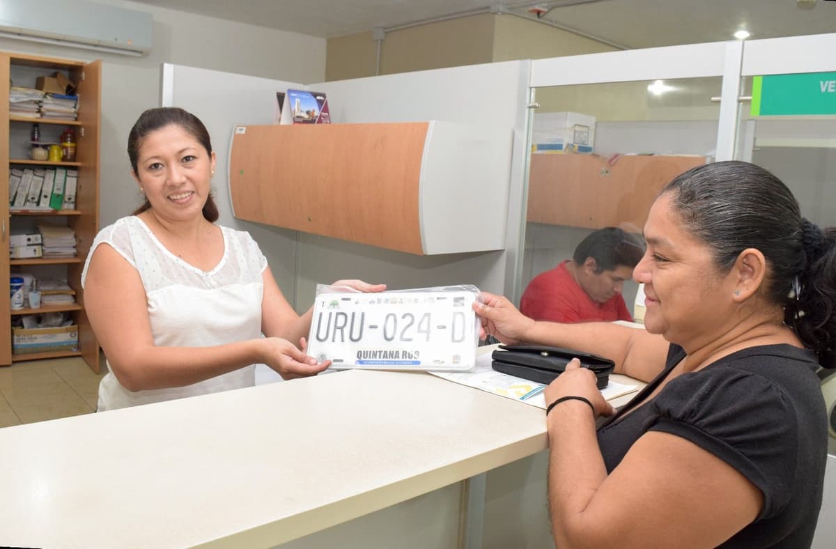 Inicia Sefiplan la entrega de las nuevas placas