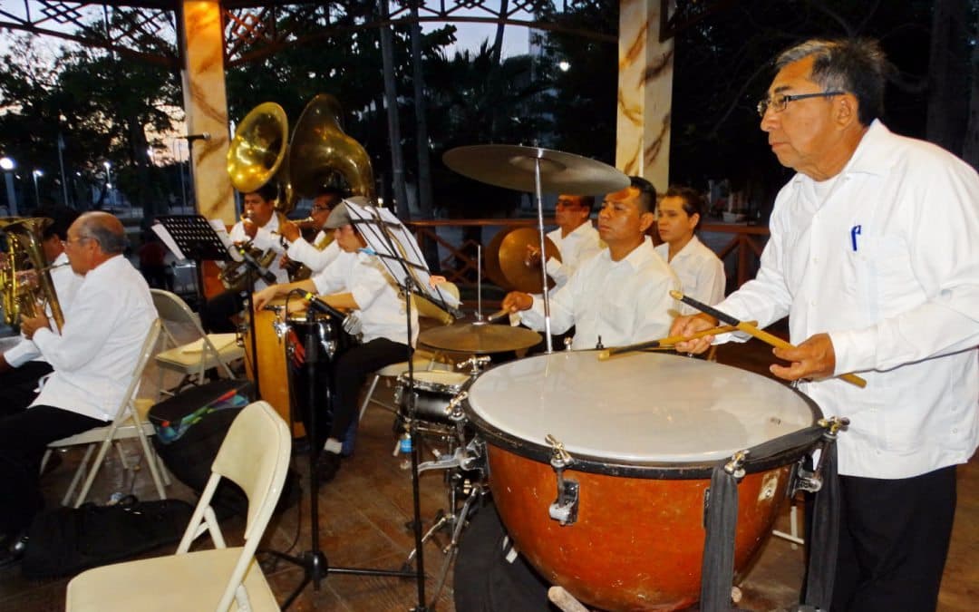 Ambiente familiar y de convivencia en la presentación de la Banda de Música