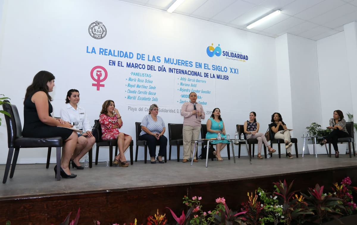 Llevan a cabo panel para conocer a fondo “La realidad de las mujeres en el siglo XXI”