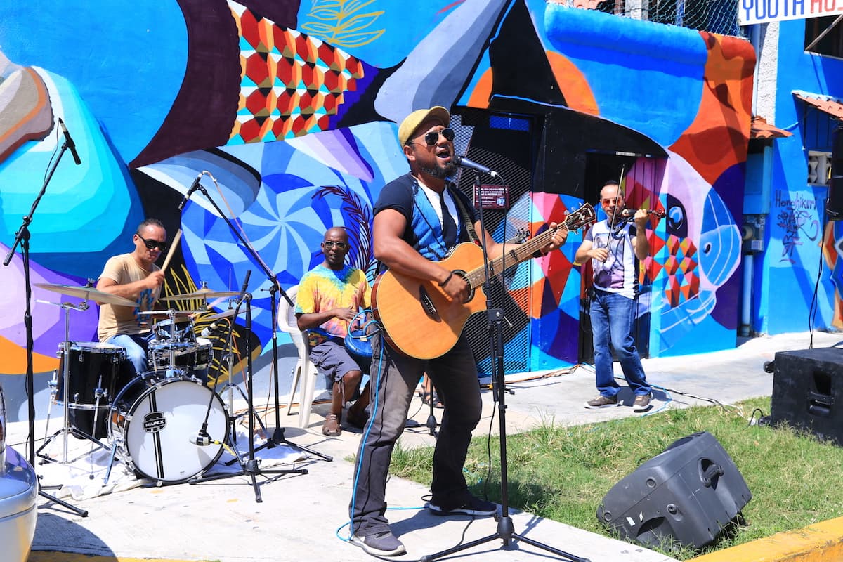 Música, pintura y tecnología se unen para promover el arte en Solidaridad