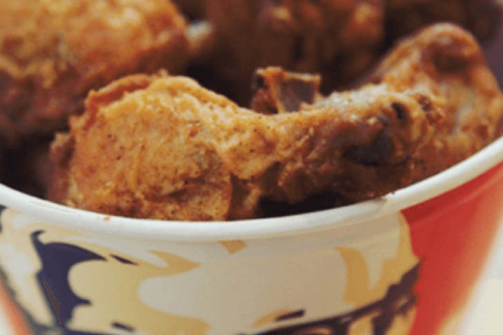 Pollo con cucarachas en KFC de Playa del Carmen; era la receta secreta