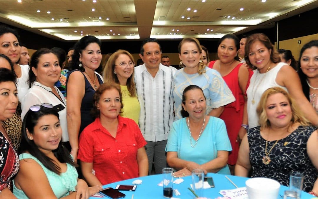Carlos Joaquín preside convivio con más de tres mil 500 madres trabajadoras