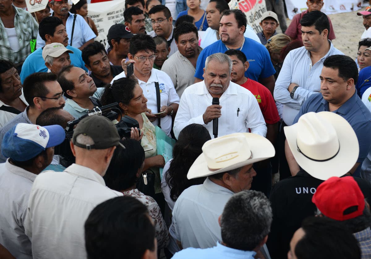 Atienden Eduardo Martínez Arcila y legisladores planteamientos de hombres y mujeres campesinos