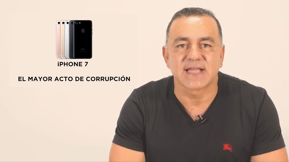 Carlos Mimenza regalará celulares a sus nuevos "autodefensas"