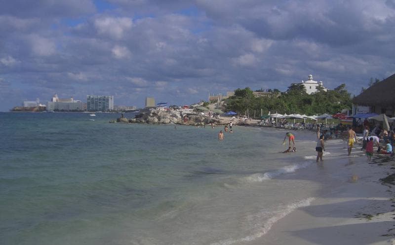 Lluvias con chubascos en Quintana Roo por ondas tropicales