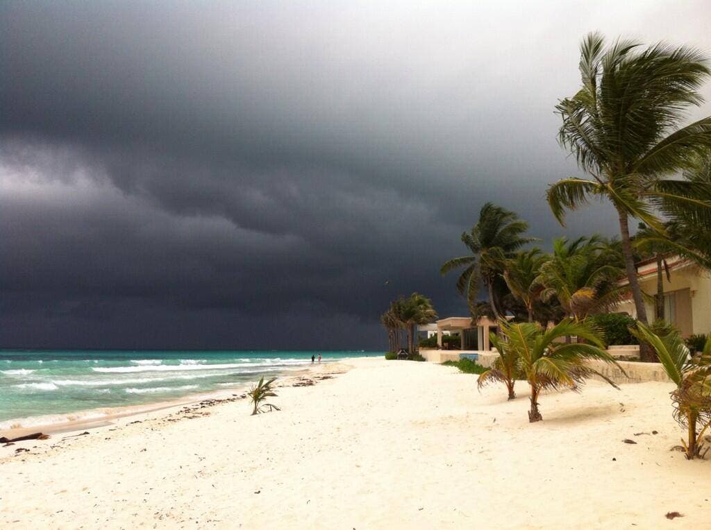 Seguirán lluvias intensas a fuertes en Quintana Roo