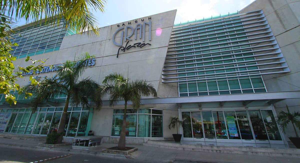 Cerró 20% de locales en plazas comerciales de Cancún