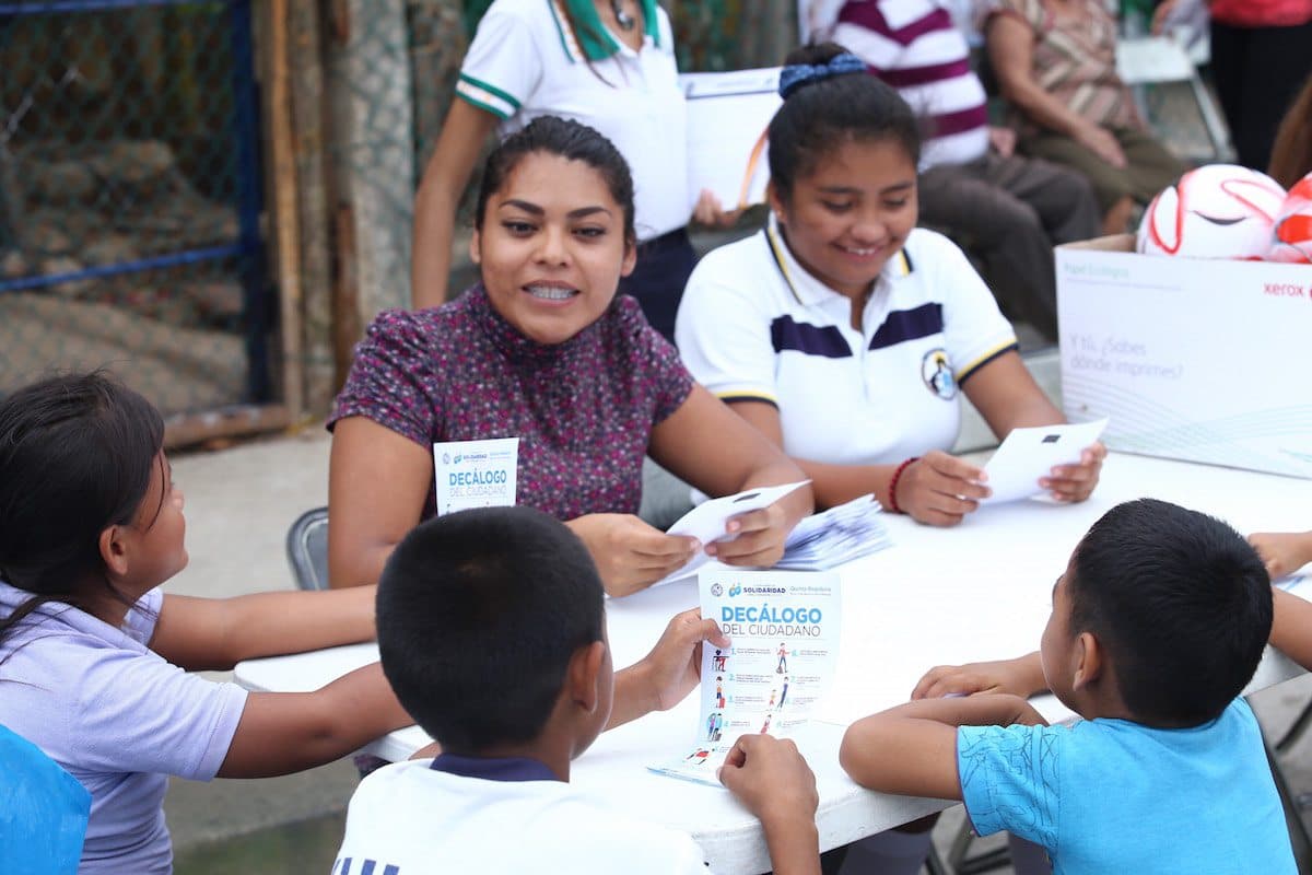 Gobierno de Solidaridad acerca servicios de salud gratuitos