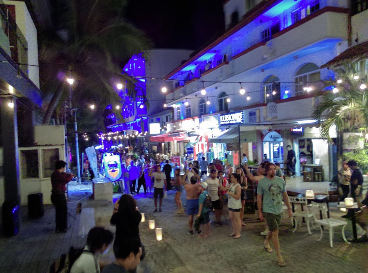 Reúnen a más de mil en la Calle 8