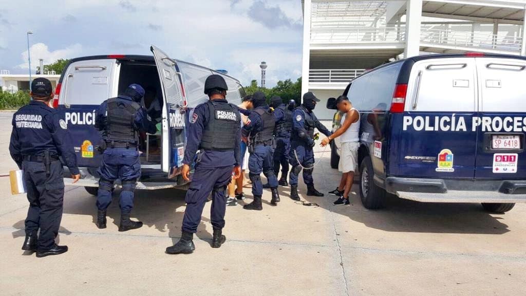 Trasladan a 10 internos de Quintana Roo a distintos CEFERESOS