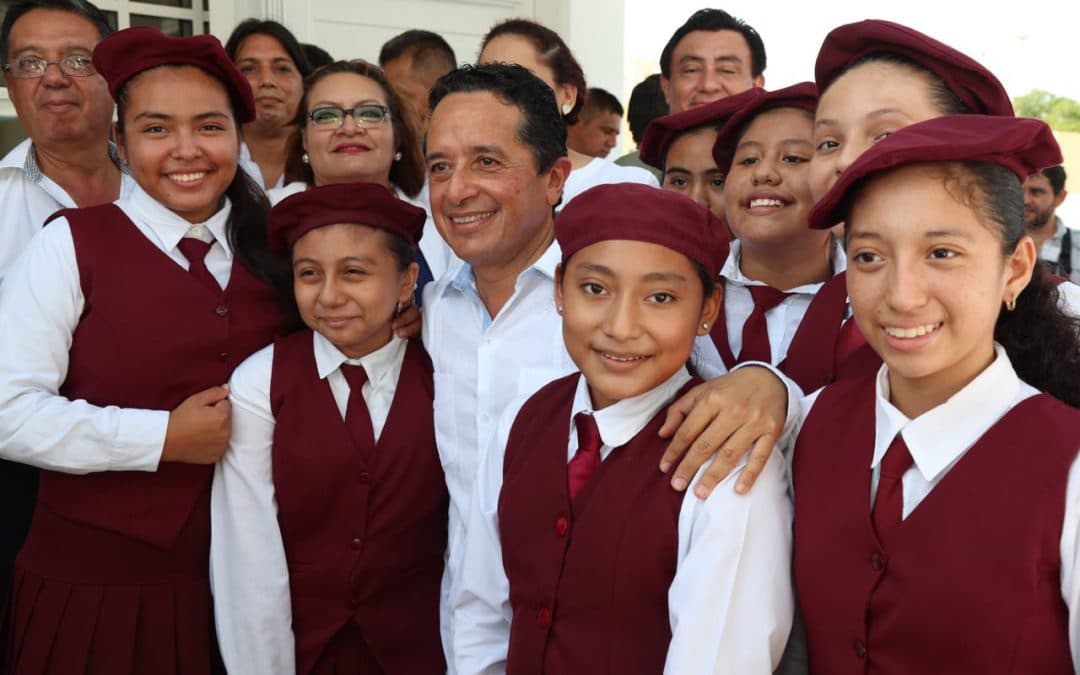 Carlos Joaquín anunció apoyos a más de 327 mil 982 estudiantes
