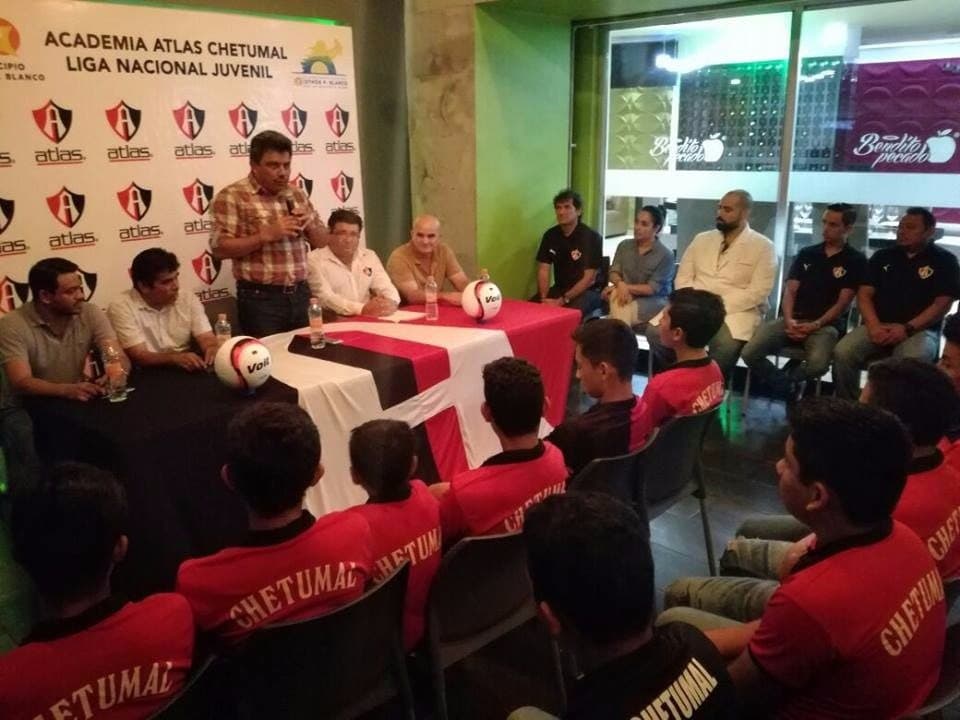 Vitrina para futbolistas del sur
