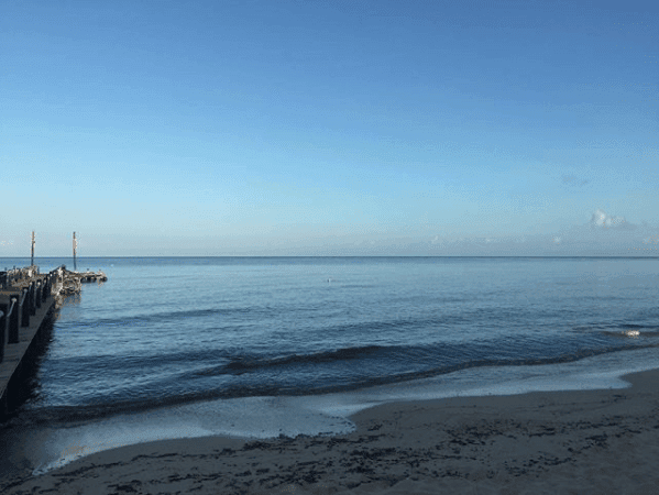 Onda Tropical No. 27 se posiciona frente a la Península de Yucatán