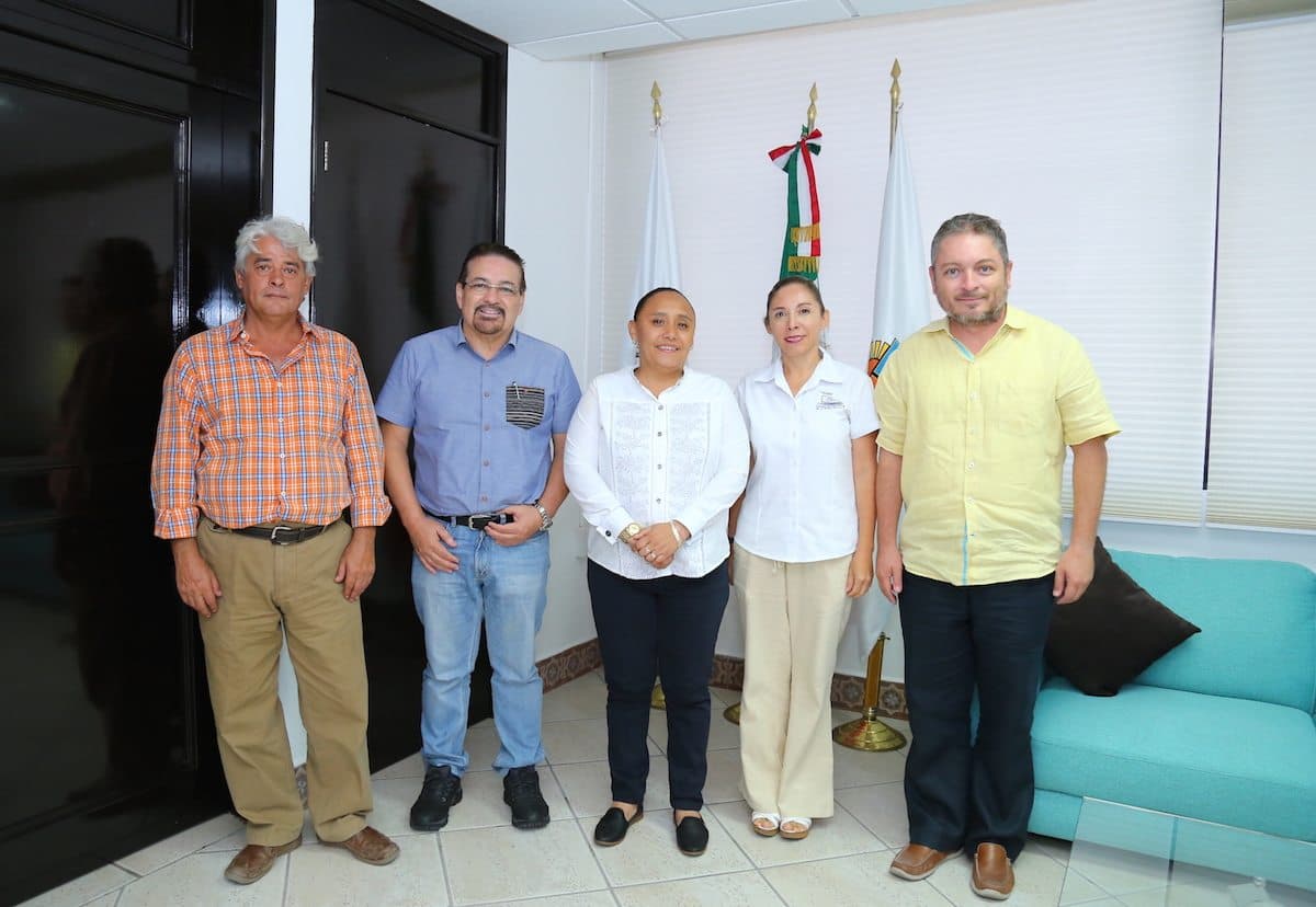 Cristina reconoce a arquitectos quintanarroenses