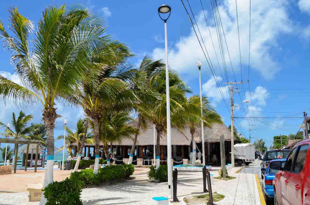 Empresarios respaldan proyecto de cableado subterráneo en el Casco Antiguo de Puerto Morelos
