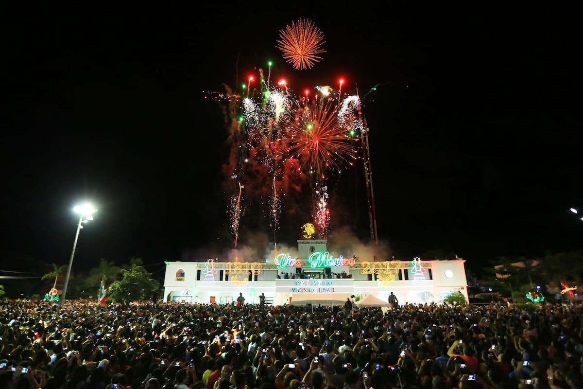 Conmemoran Aniversario de la Independencia más de 12 mil personas en Playa del Carmen