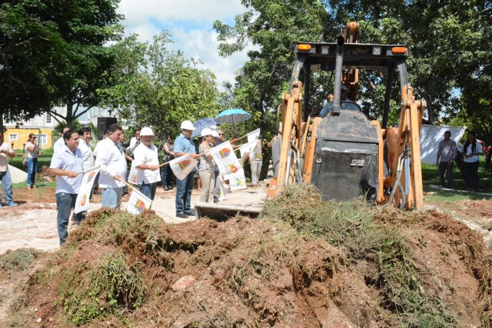 Construyen campo de futbol siete y rehabilitan parque en Arboledas II