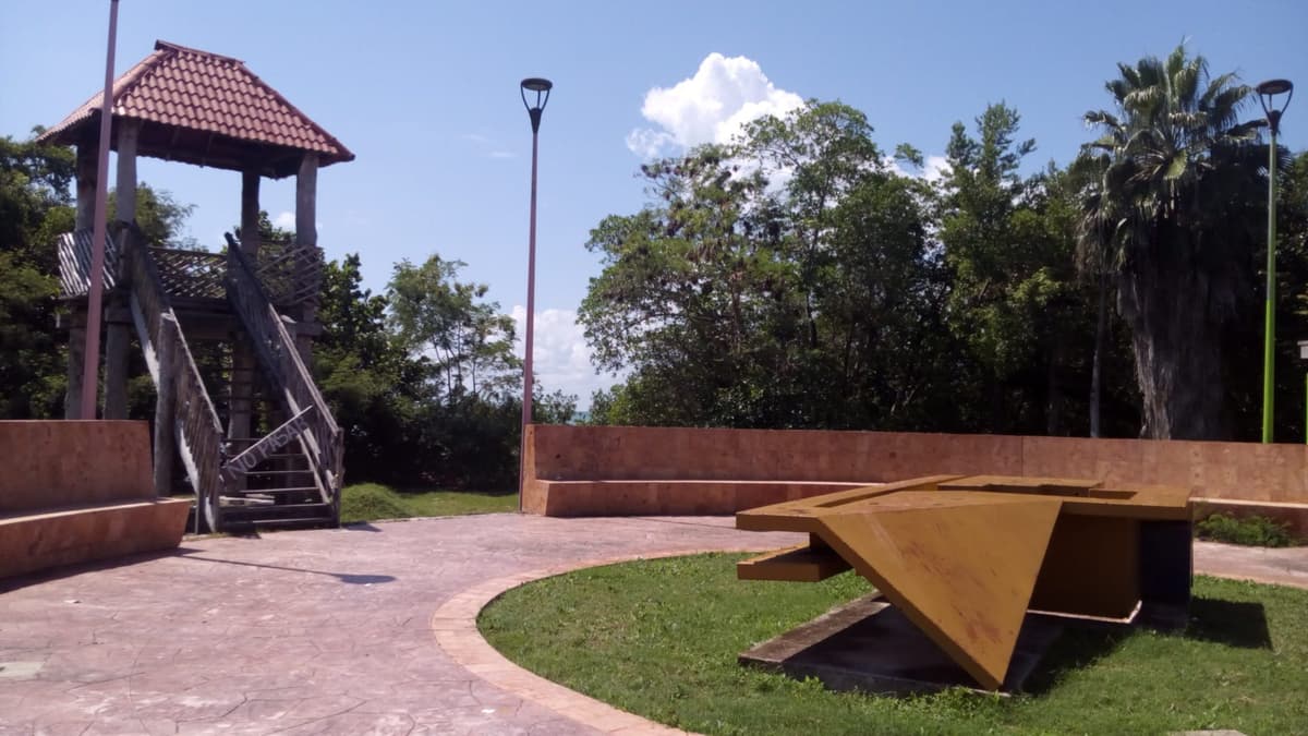Puente colgante del Boulevard Bahía, en ruinas; sufre abandono del municipio
