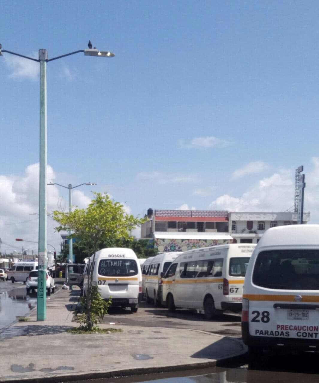 Soportan chetumaleños pésimo servicio de transporte