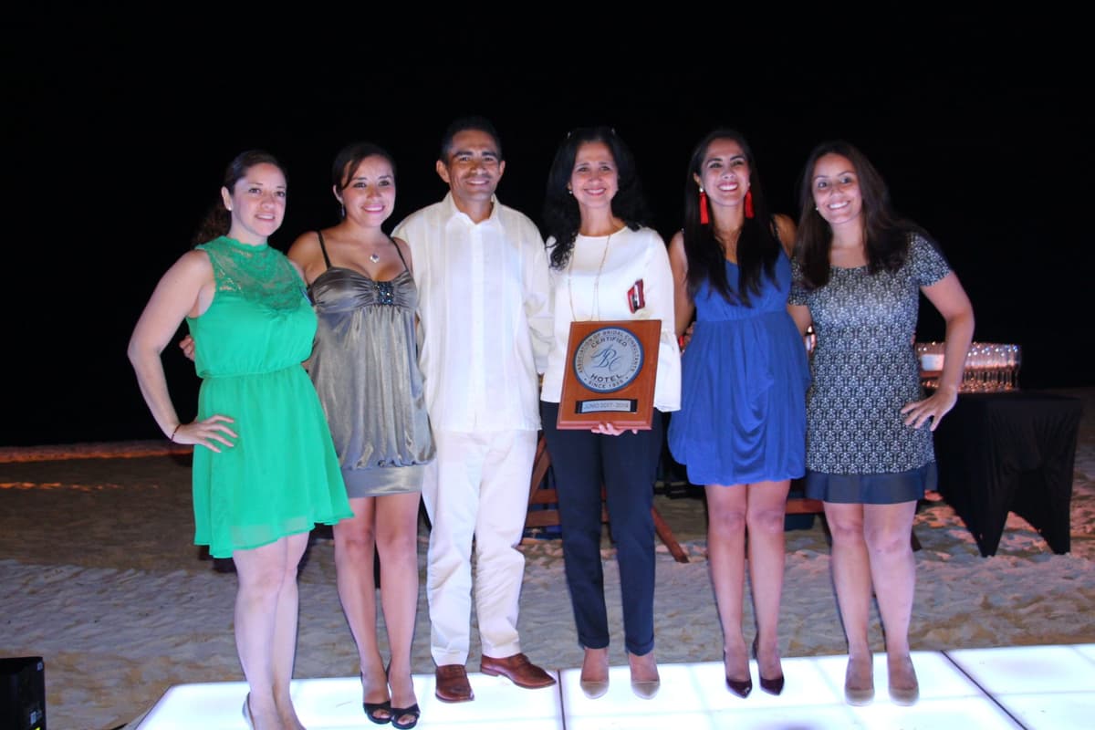 Turismo de bodas se profesionaliza: entregan certificación ABC a hotel de Playa del Carmen