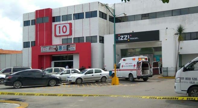 Balean a hombre en el Canal 10 de Cancún
