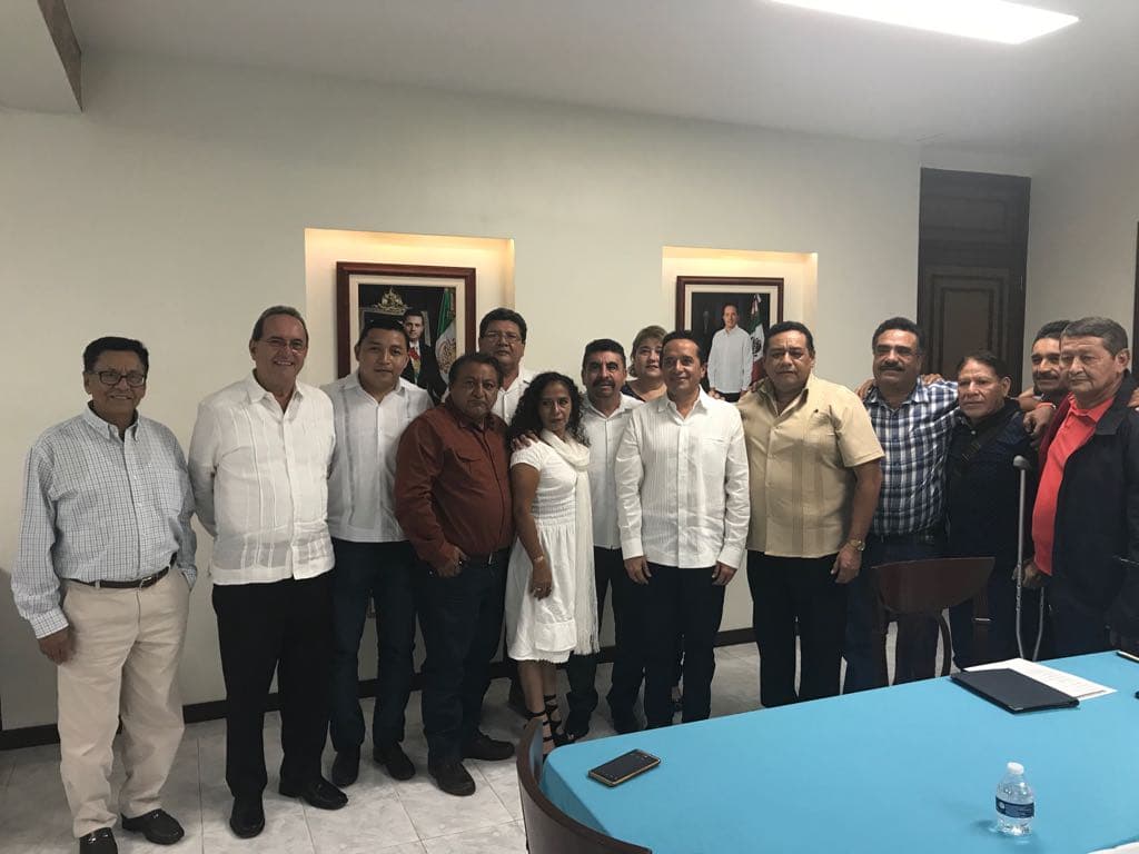 Se reúne Comité Cívico Pro-Defensa de los Límites del Estado de Quintana Roo con Carlos Joaquín