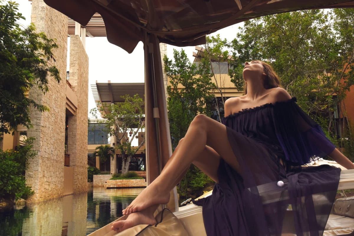 Kris Goyri diseña su "Capsule Collection" inspirada en Mayakoba Resort