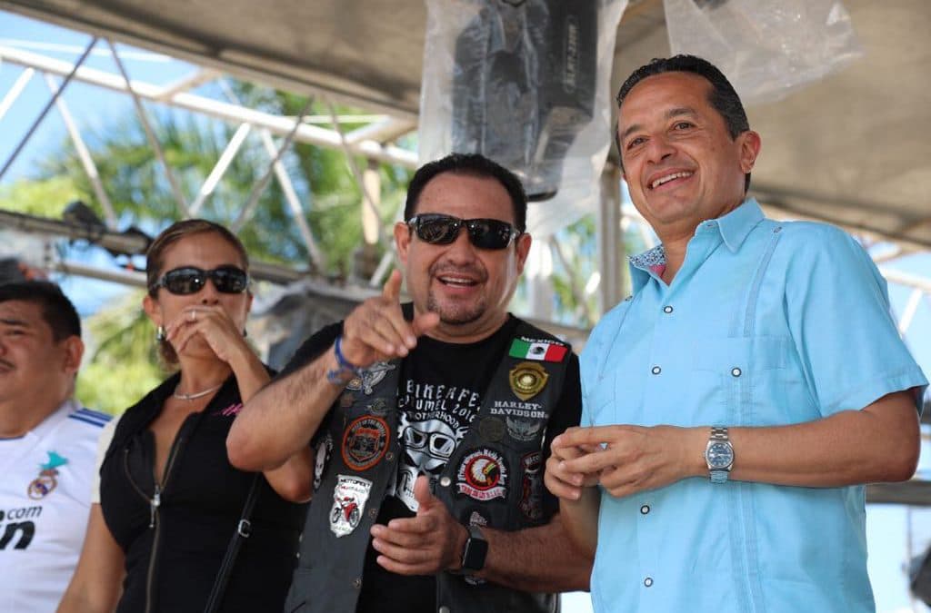Carlos Joaquín da banderazo de salida del 3er. Biker Fest Cozumel 2017