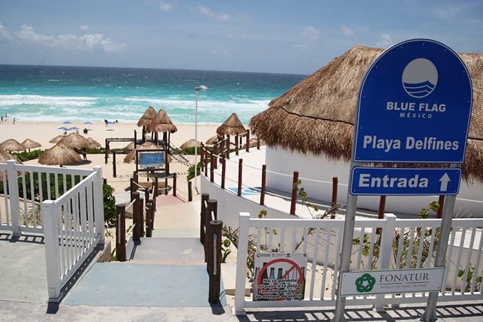 Cancún en código rojo, balean a dos en Playa Delfines, uno muere