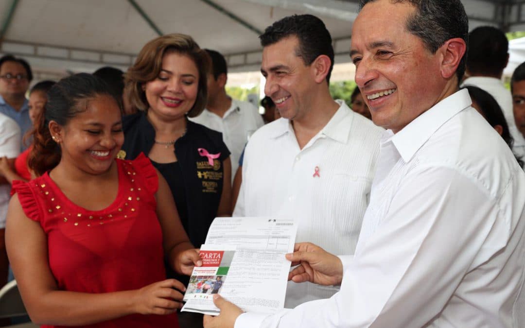 Carlos Joaquín participa en la celebración de los 20 años del programa Prospera