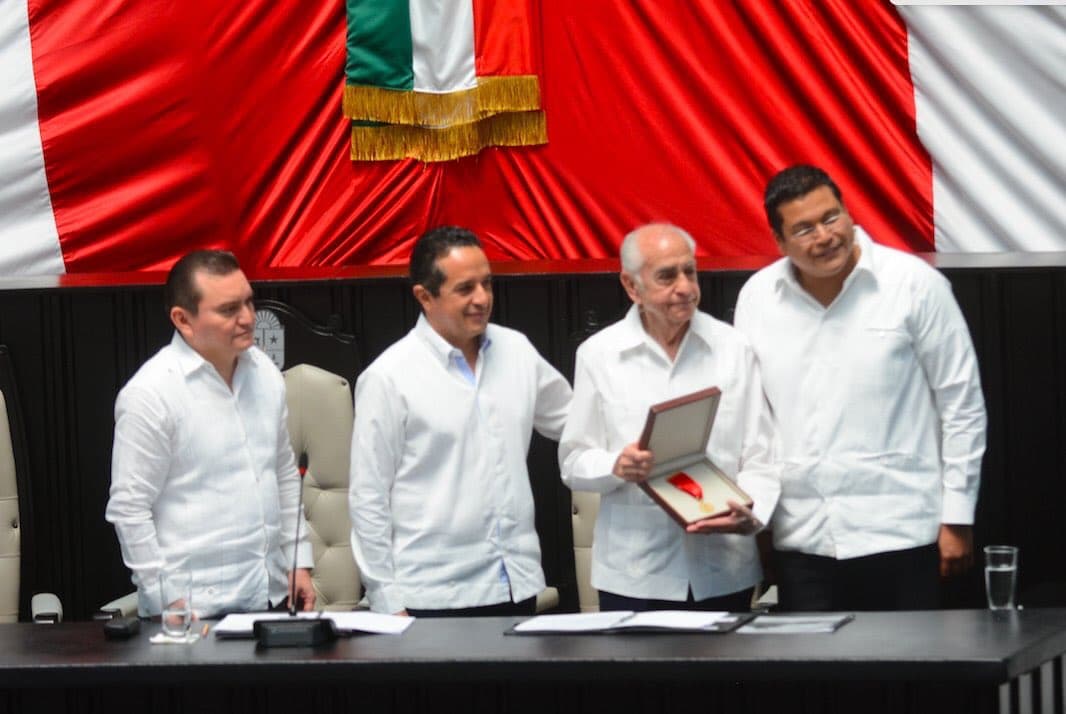 Distingue gobernador al general Rafael E. Melgar