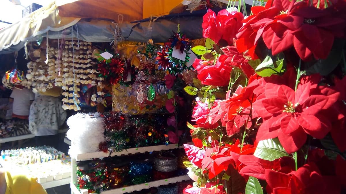 Fiebre de diciembre se vive en el Mercado 23