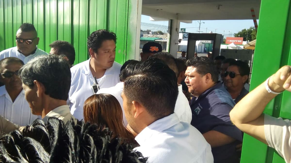 Agreden a reportero en la votación del Sindicato de Taxistas