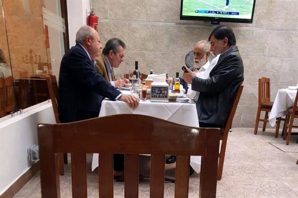 Reclaman al  " Jefe " Diego y Romero Deschamps en restaurante