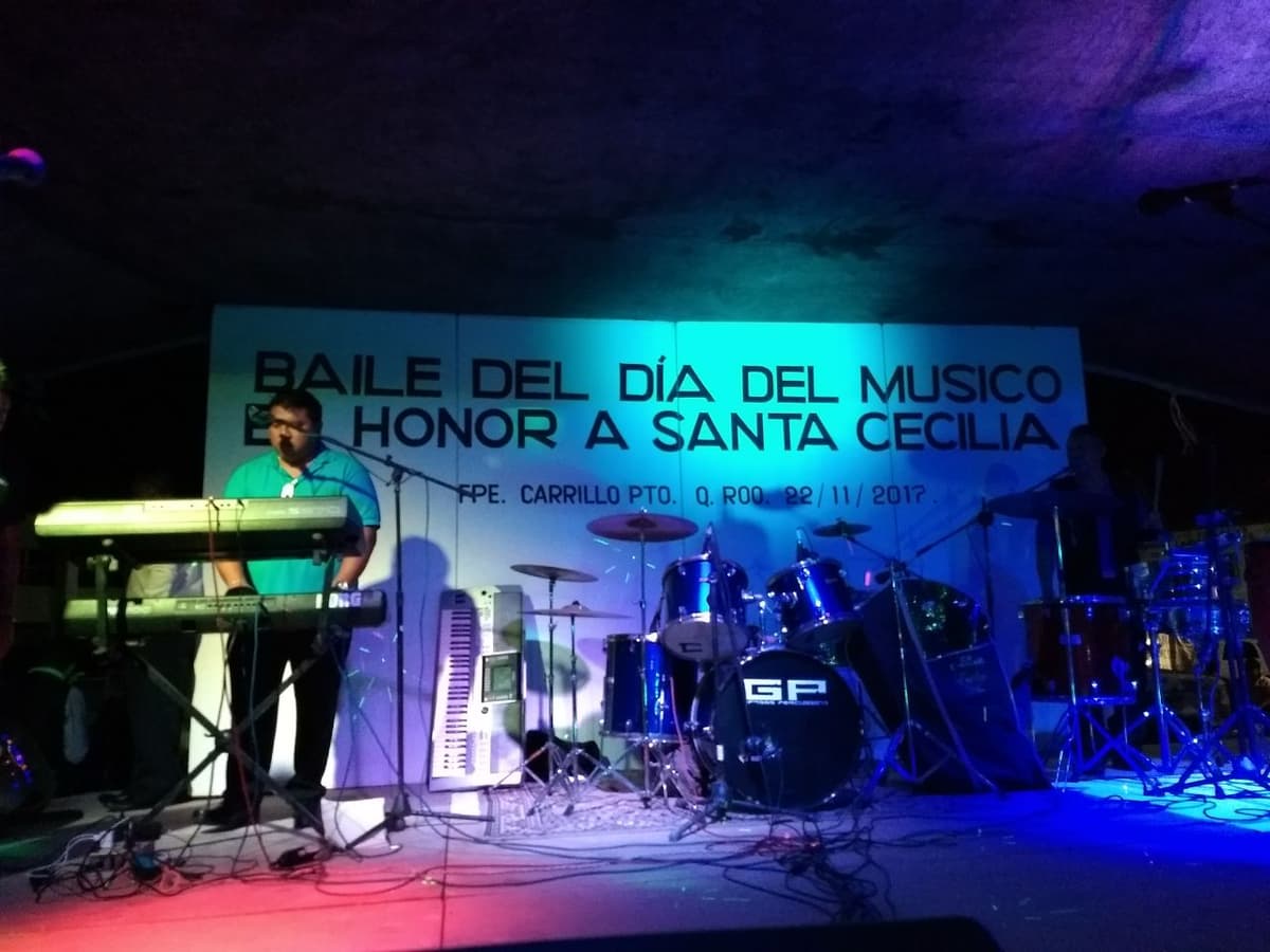 Músicos de la zona maya dan concierto en honor a Santa Cecilia