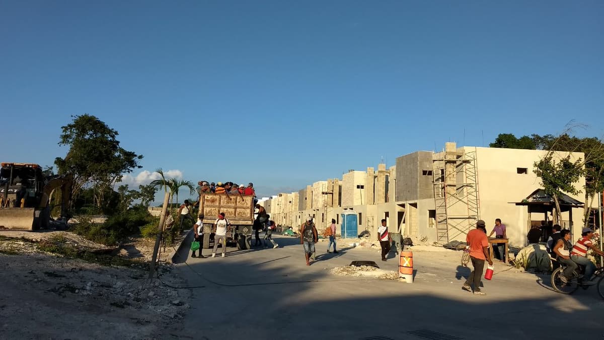 Hallan cuerpo amarrado y golpeado en Puerto Morelos