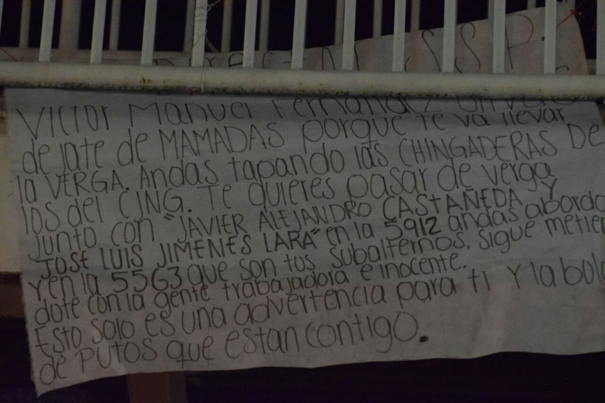 Amenazan a director policiaco con narcomantas