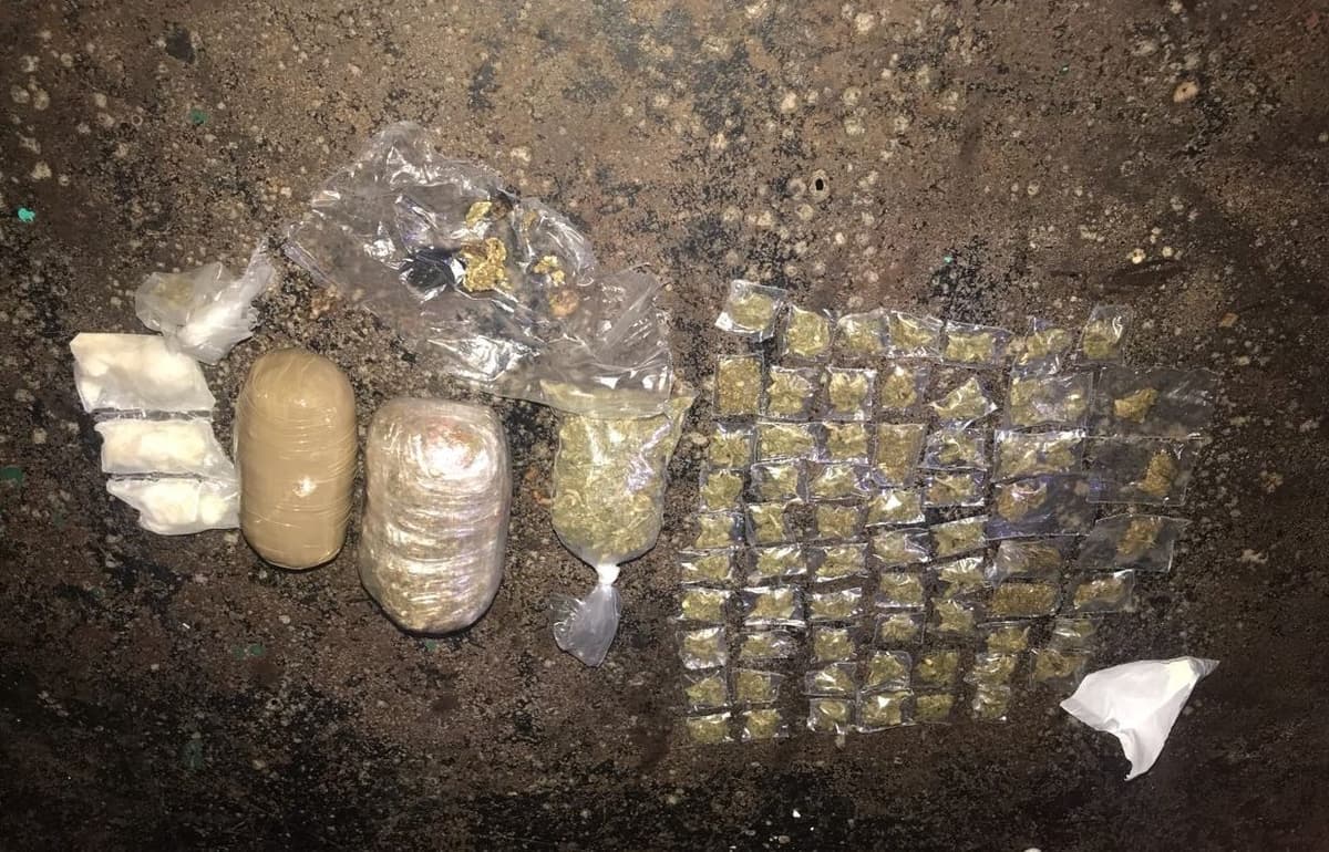 Decomisan en cárceles droga, martillos, jeringas y varillas